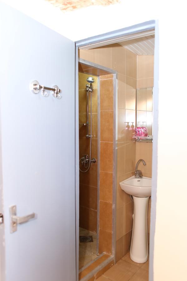 Guest House Kakabadzeebi 9 Тбілісі Екстер'єр фото